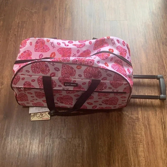 Betsey Johnson Rolling Suitcase Duffle Bag Lips XOX Hearts Pink NWT - Picture 5 of 10